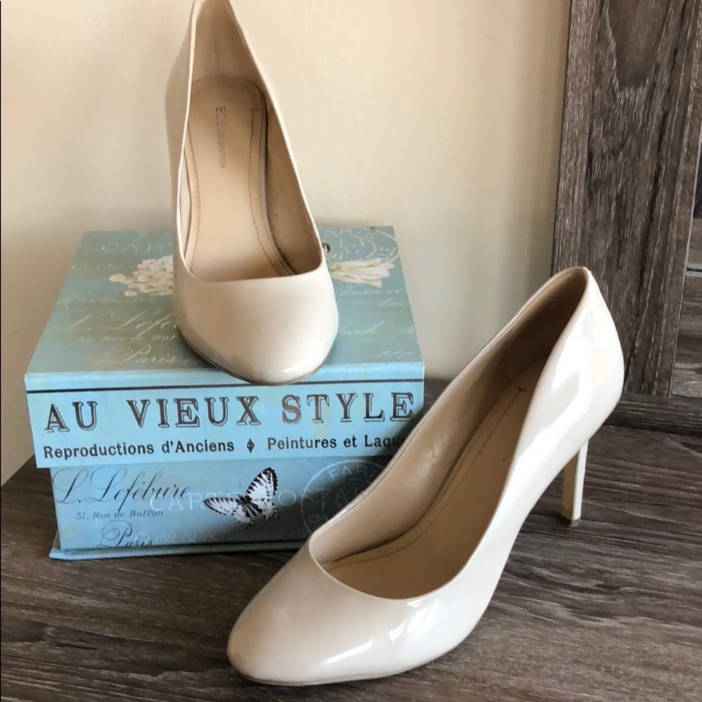 BCBGeneration tan classic pumps